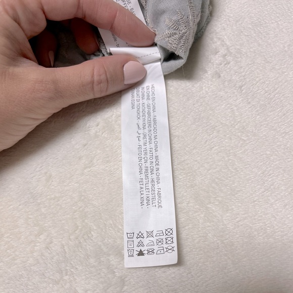 Zara Embroidered Bell Sleeve Blouse NWOT - Picture 9 of 10